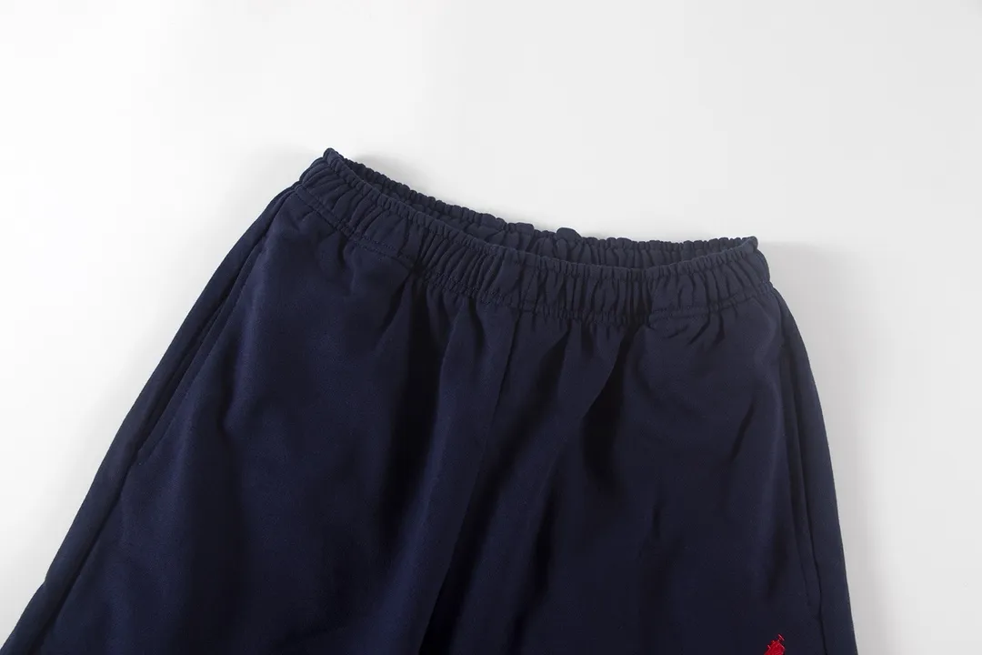 P220 Color: Black/Navy Blue/Coffee Brown/Heather Gray Size: S M L Details are everywhere